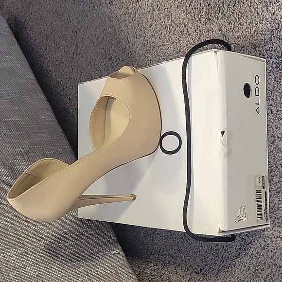 Aldo hidden platform heels - Picture 3 of 3